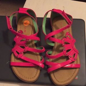 LIKE NEW GIRLS SIZE 13 1/2 SANDLES